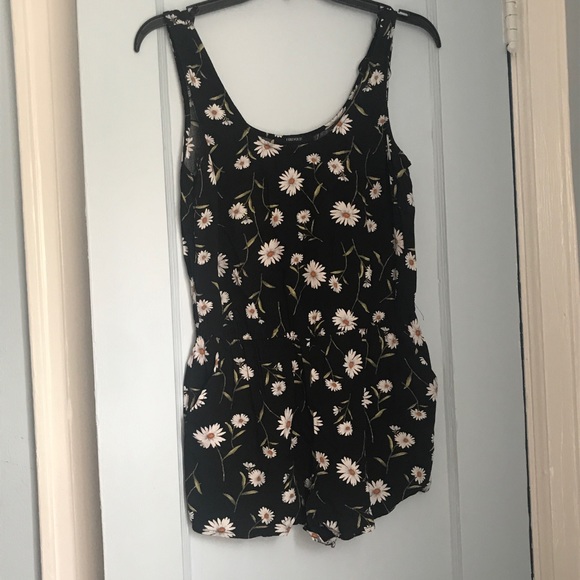 Hollister Dresses & Skirts - F21 Floral Romper
